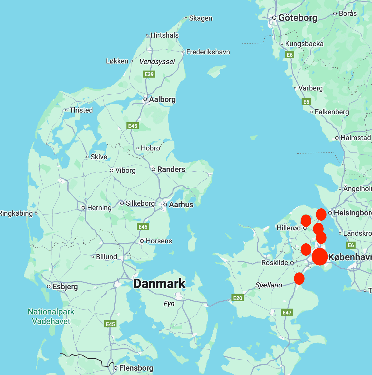 Et Danmarks kort med røde prikker for kommunerne på toplisten.
